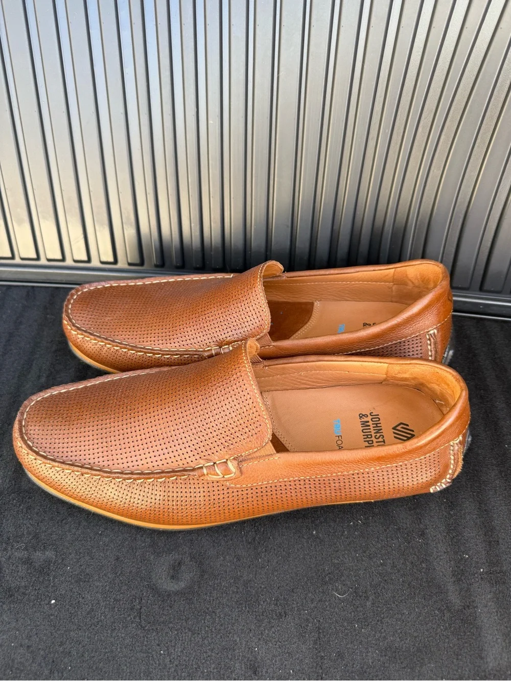 Like New Johnston & Murphy Men’s Tan Perforated Cory 2.0 Perfed Venetian Loafers